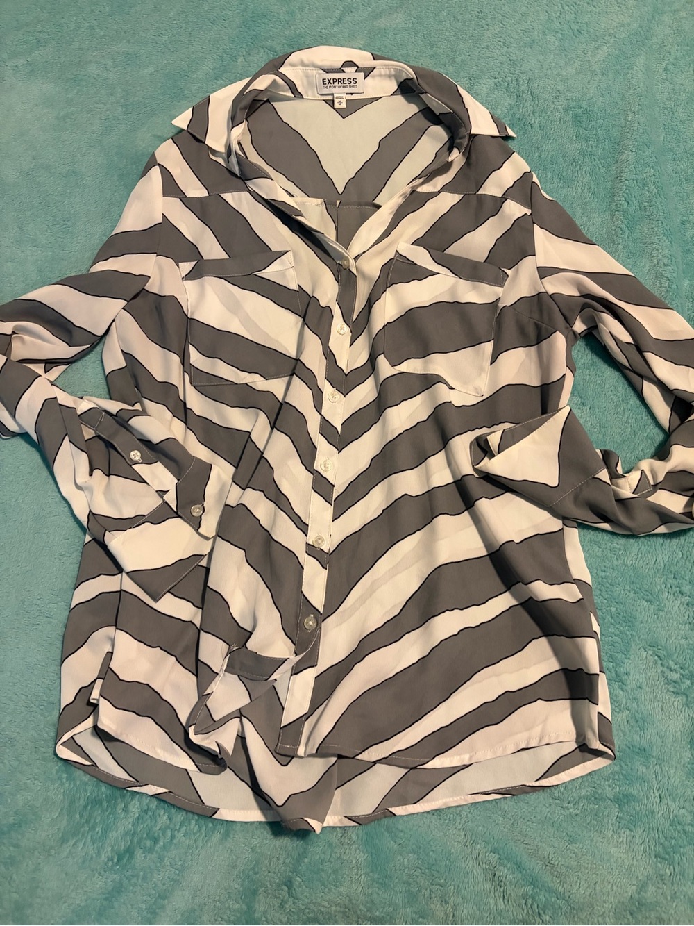 Express Women's Gray & White Zigzag Stripe Button-Down Shirt